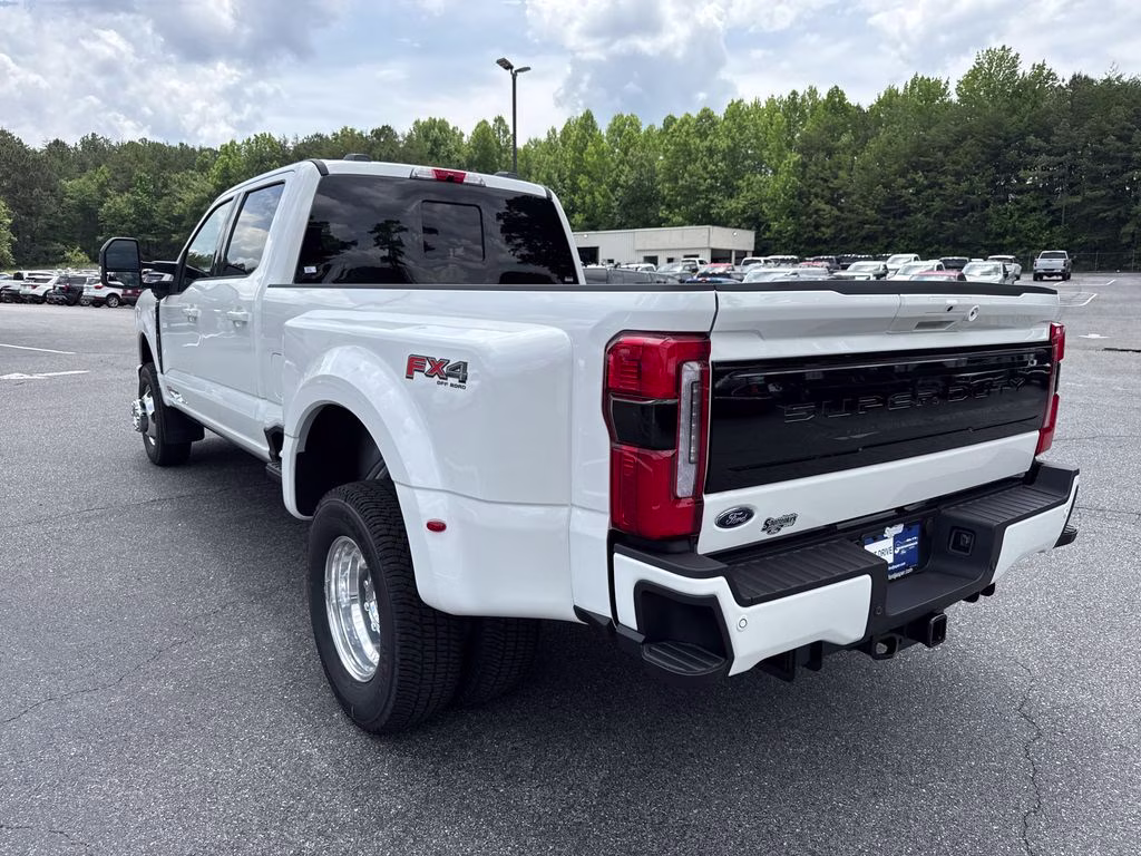 2026 Star White Metallic Tri-Coat Ford Super Duty F-350 DRW Platinum 4X4 Truck