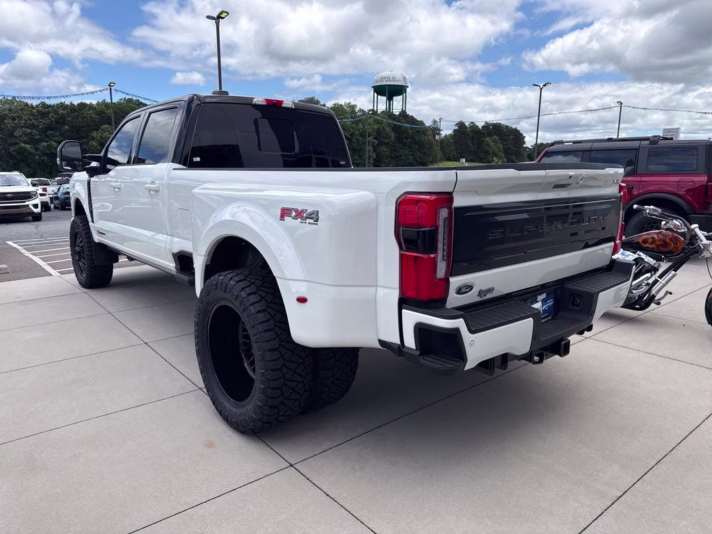 2026 Star White Metallic Tri-Coat Ford Super Duty F-350 DRW Platinum 4X4 Truck