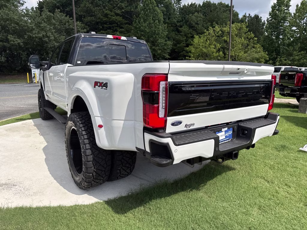 2026 Star White Metallic Tri-Coat Ford Super Duty F-350 DRW Platinum 4X4 Truck