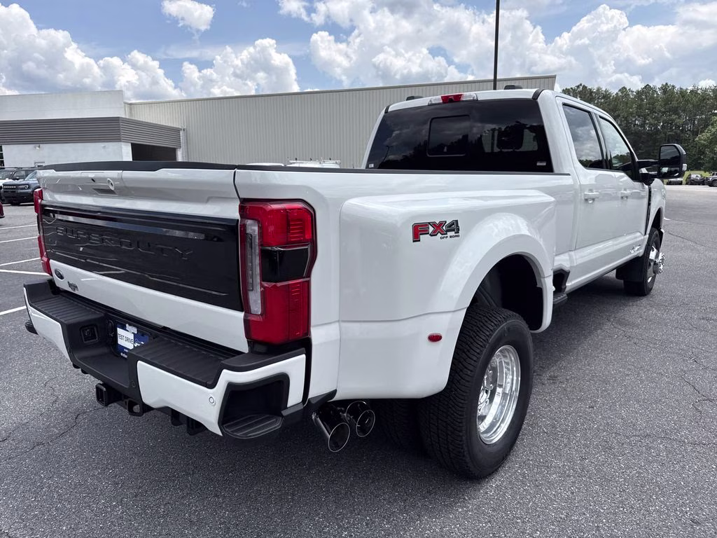 2026 Star White Metallic Tri-Coat Ford Super Duty F-350 DRW Platinum 4X4 Truck