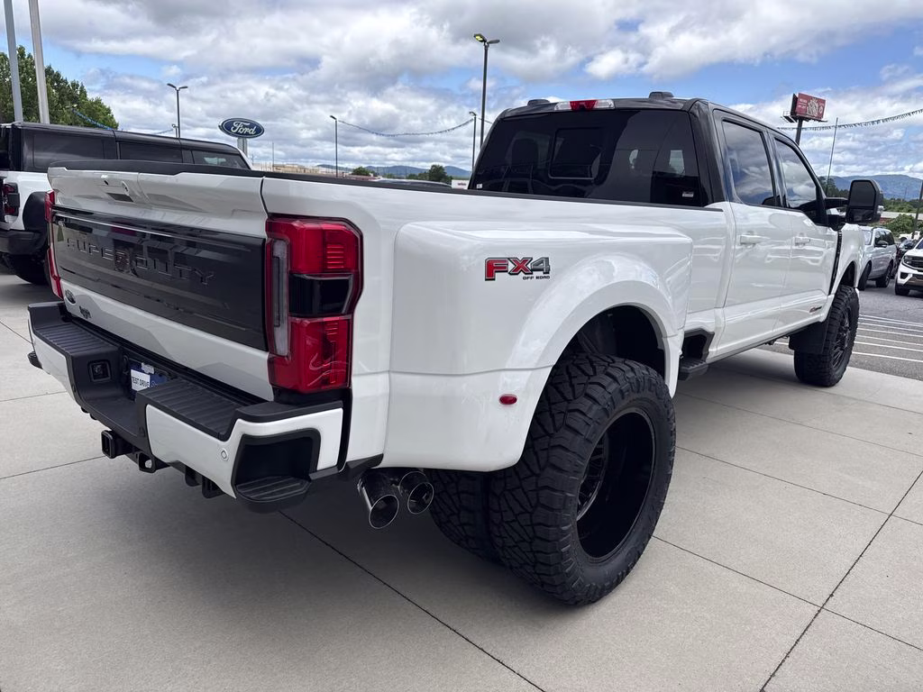 2026 Star White Metallic Tri-Coat Ford Super Duty F-350 DRW Platinum 4X4 Truck