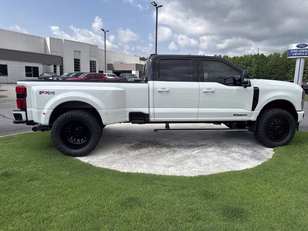 2026 Star White Metallic Tri-Coat Ford Super Duty F-350 DRW Platinum 4X4 Truck