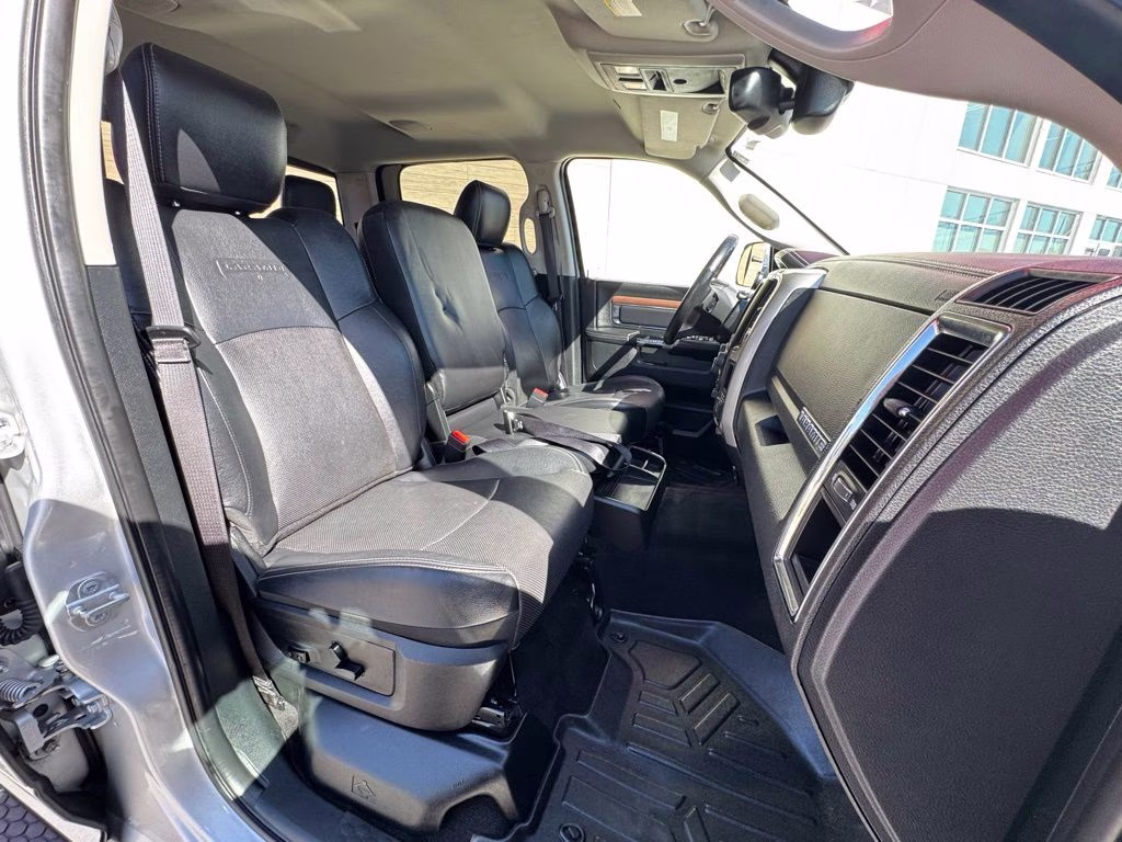 2017 Bright Silver Metallic Clearcoat Ram 1500 Laramie 4X4 Truck
