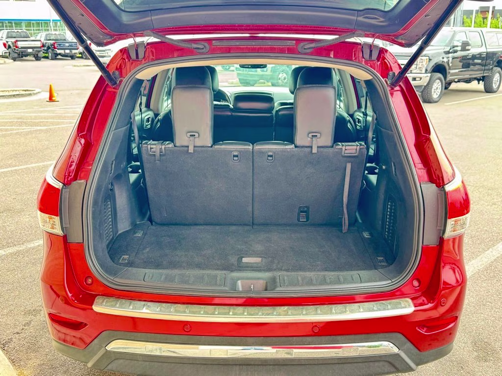 2016 Cayenne Red Metallic Nissan Pathfinder SL 4X4 SUV