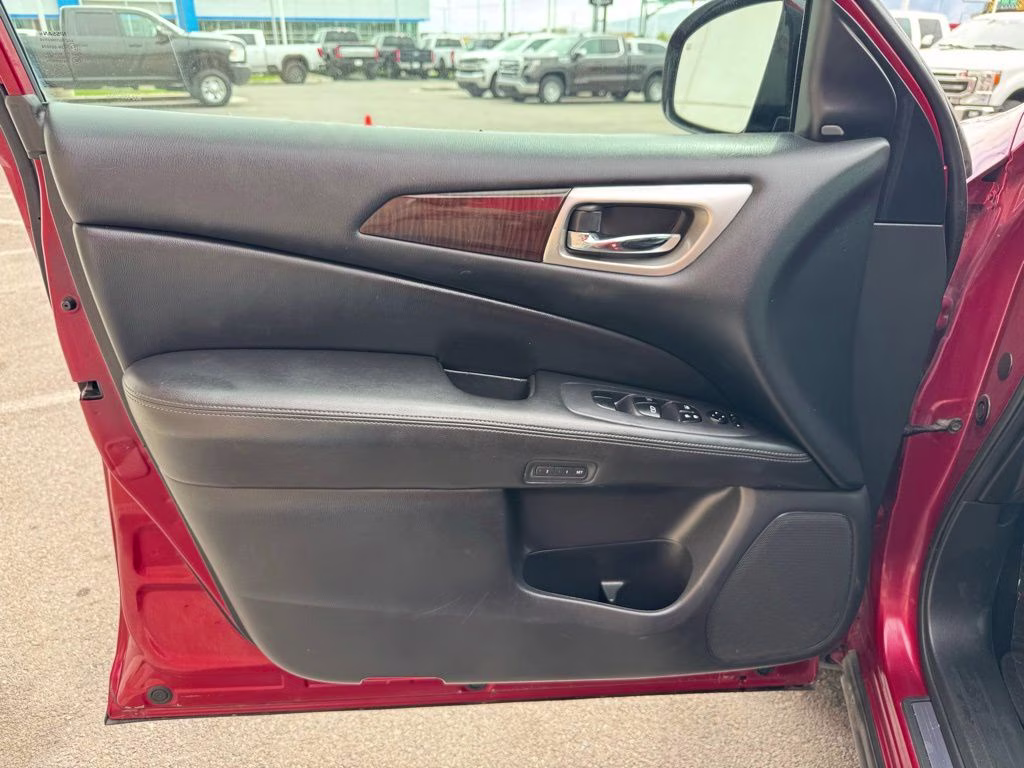 2016 Cayenne Red Metallic Nissan Pathfinder SL 4X4 SUV