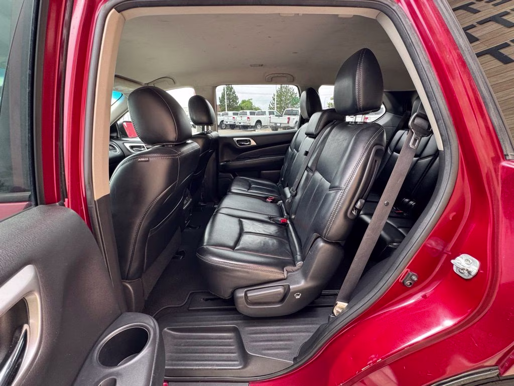 2016 Cayenne Red Metallic Nissan Pathfinder SL 4X4 SUV