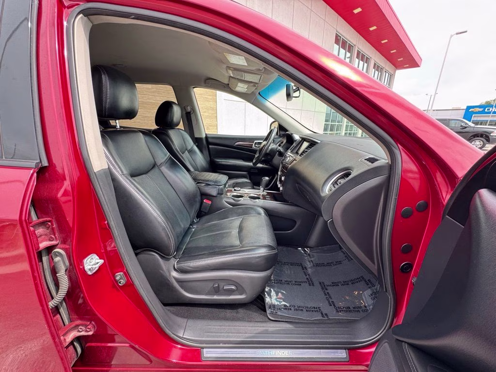 2016 Cayenne Red Metallic Nissan Pathfinder SL 4X4 SUV