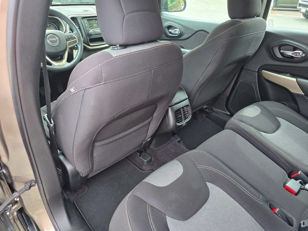 2017 Light Brownstone Pearlcoat Jeep Cherokee Sport 4X4 SUV