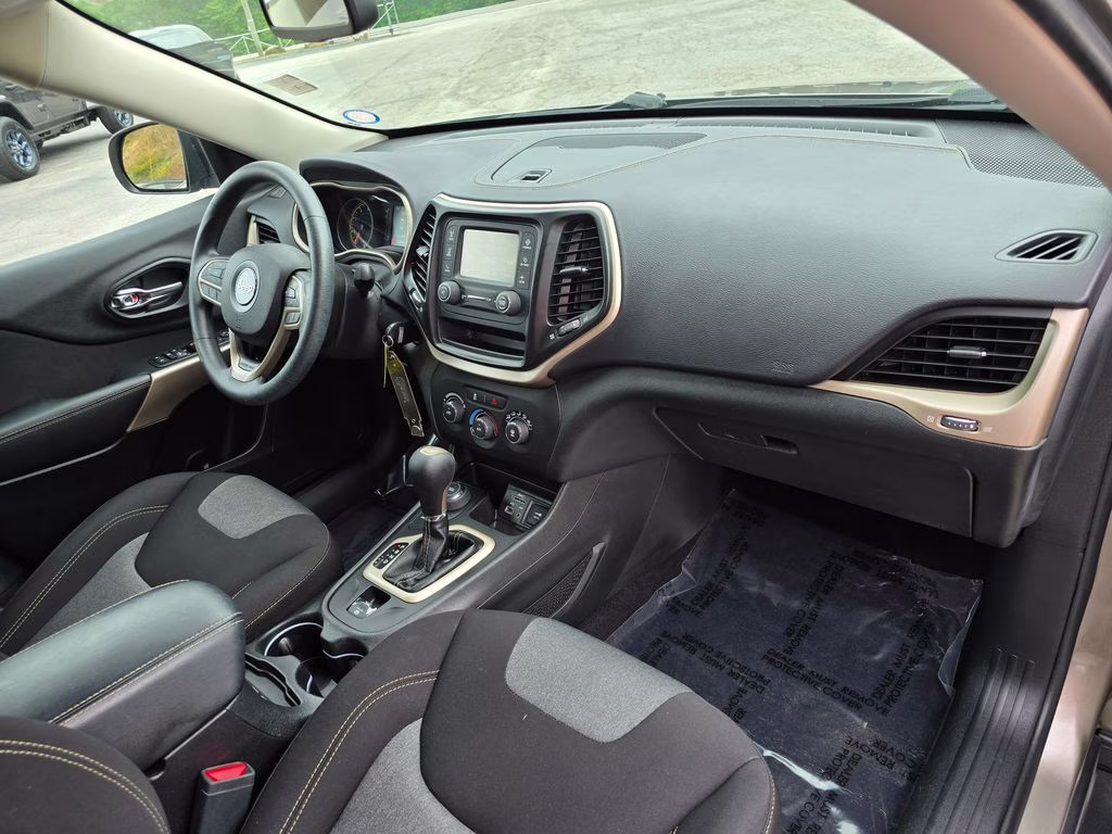 2017 Light Brownstone Pearlcoat Jeep Cherokee Sport 4X4 SUV