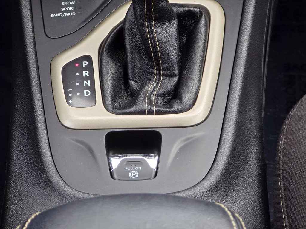 2017 Light Brownstone Pearlcoat Jeep Cherokee Sport 4X4 SUV