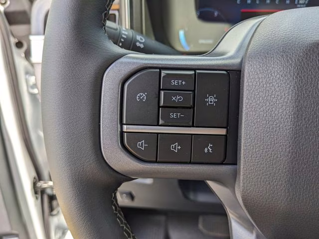 2026 Oxford White Ford Super Duty F-450 DRW Lariat 4X4 Chassis