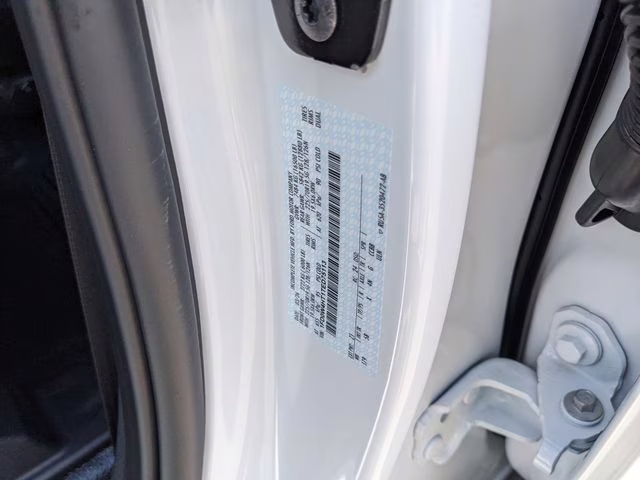 2026 Oxford White Ford Super Duty F-450 DRW Lariat 4X4 Chassis