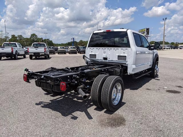 2026 Oxford White Ford Super Duty F-450 DRW Lariat 4X4 Chassis