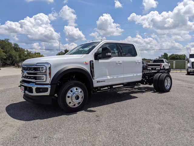 2026 Oxford White Ford Super Duty F-450 DRW Lariat 4X4 Chassis