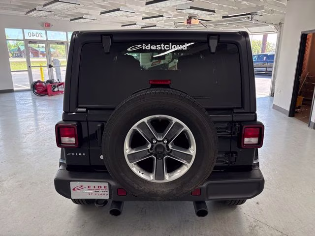 2019 Black Clearcoat Jeep Wrangler Unlimited Sahara 4X4 SUV
