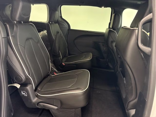 2027 Bright White Clearcoat Chrysler Pacifica Limited AWD Van