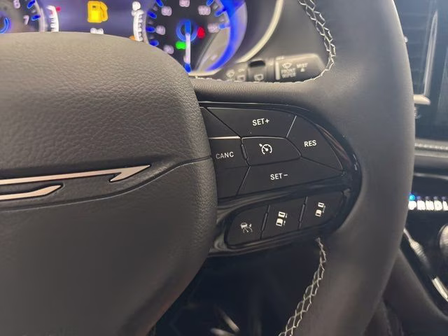 2027 Bright White Clearcoat Chrysler Pacifica Limited AWD Van