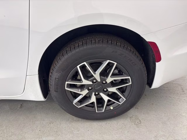2027 Bright White Clearcoat Chrysler Pacifica Limited AWD Van