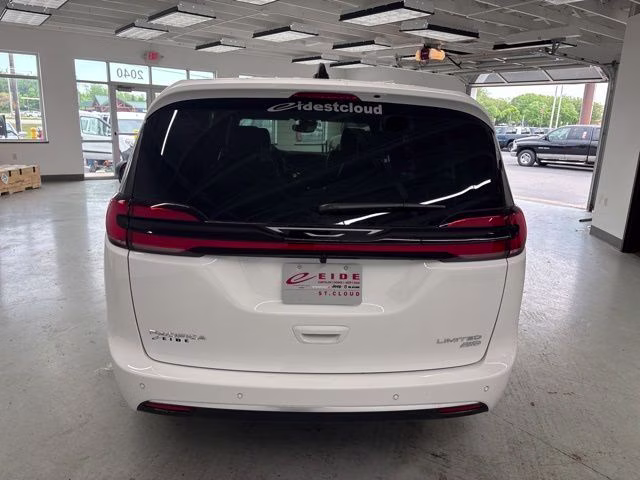 2027 Bright White Clearcoat Chrysler Pacifica Limited AWD Van