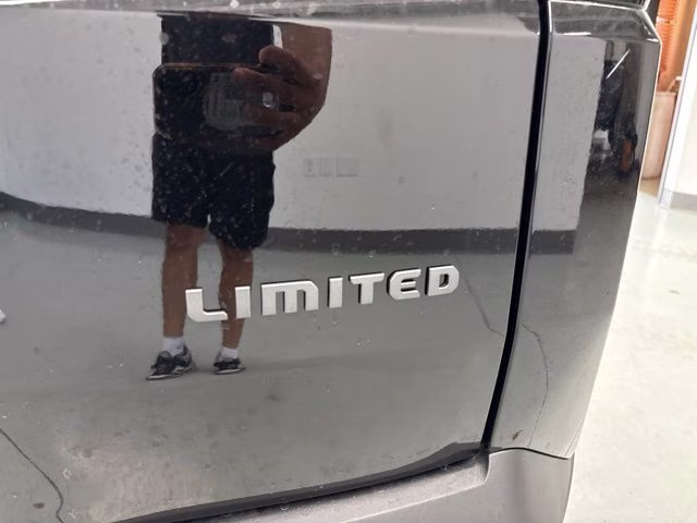 2026 Diamond Black Crystal Pearlcoat Jeep Cherokee Limited 4X4 SUV