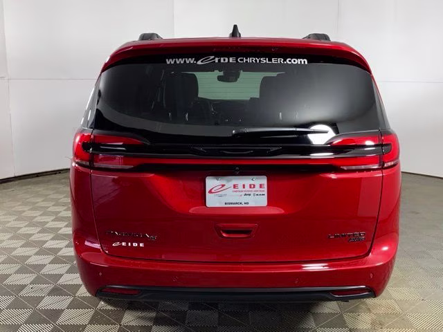 2027 Red Hot Pearlcoat Chrysler Pacifica Limited AWD Van