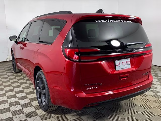 2027 Red Hot Pearlcoat Chrysler Pacifica Limited AWD Van