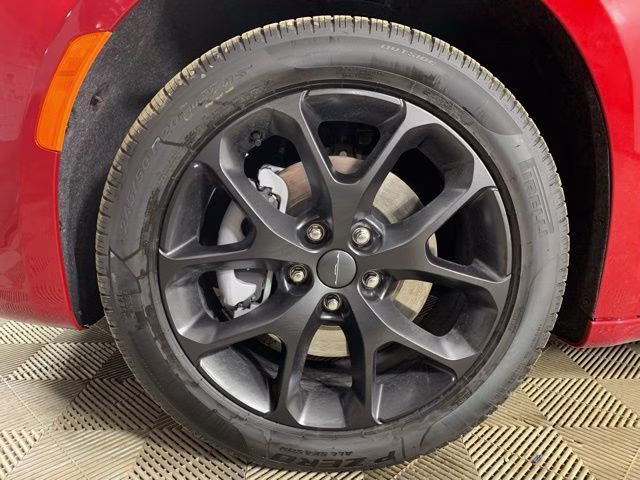 2027 Red Hot Pearlcoat Chrysler Pacifica Limited AWD Van