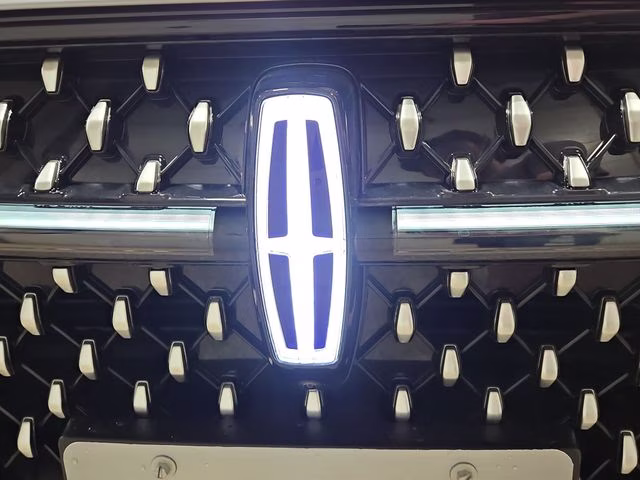 2026 Silver Radiance Metallic Clearcoat Lincoln Nautilus Reserve AWD SUV