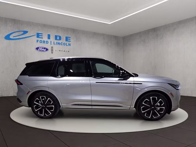 2026 Silver Radiance Metallic Clearcoat Lincoln Nautilus Reserve AWD SUV