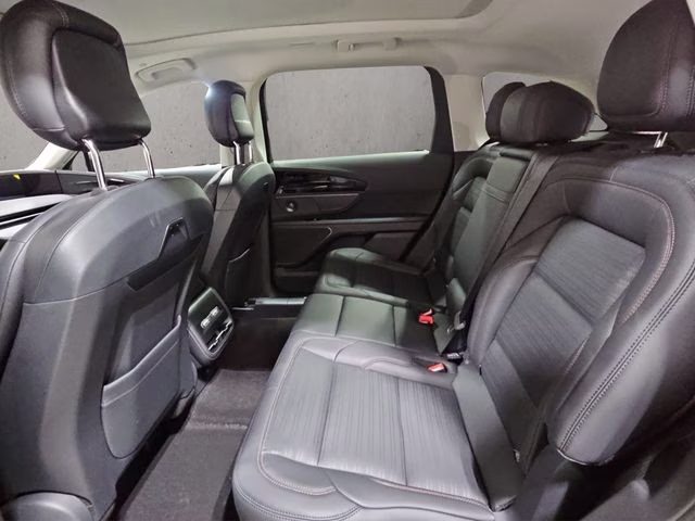 2026 White Platinum Metallic Tri-Coat Lincoln Nautilus Reserve AWD SUV
