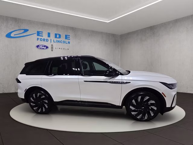 2026 White Platinum Metallic Tri-Coat Lincoln Nautilus Reserve AWD SUV