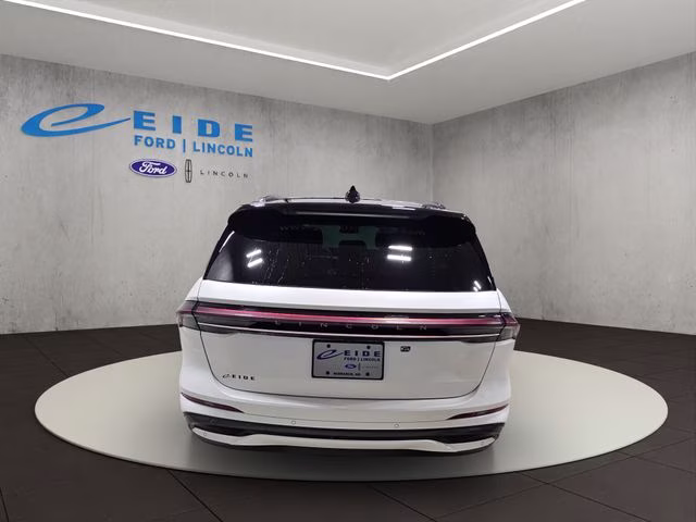 2026 White Platinum Metallic Tri-Coat Lincoln Nautilus Reserve AWD SUV