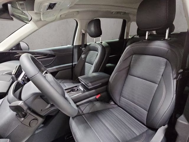 2026 White Platinum Metallic Tri-Coat Lincoln Nautilus Reserve AWD SUV
