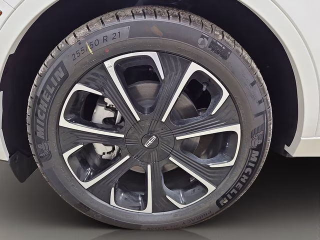 2026 White Platinum Metallic Tri-Coat Lincoln Nautilus Reserve AWD SUV