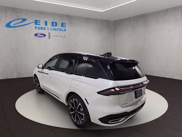 2026 White Platinum Metallic Tri-Coat Lincoln Nautilus Reserve AWD SUV