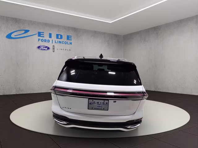 2026 White Platinum Metallic Tri-Coat Lincoln Nautilus Reserve AWD SUV