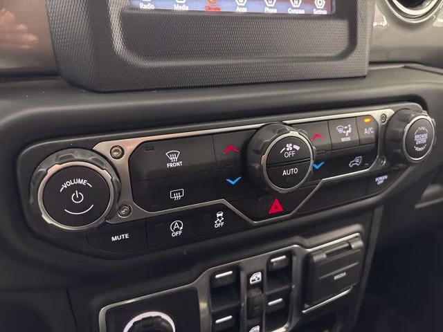 2019 Black Clearcoat Jeep Wrangler Unlimited Sahara 4X4 SUV