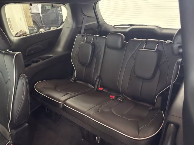 2027 Bright White Clearcoat Chrysler Pacifica Limited AWD Van
