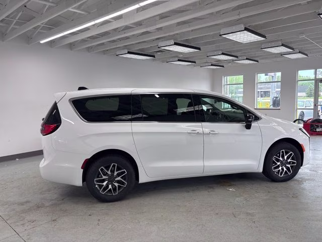 2027 Bright White Clearcoat Chrysler Pacifica Limited AWD Van