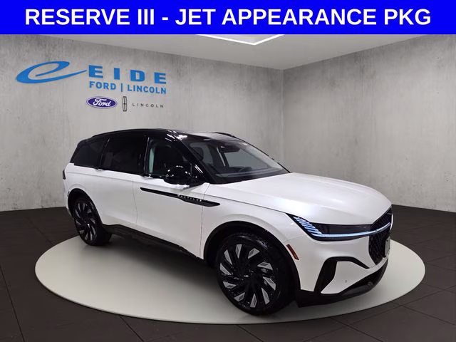 2026 White Platinum Metallic Tri-Coat Lincoln Nautilus Reserve AWD SUV