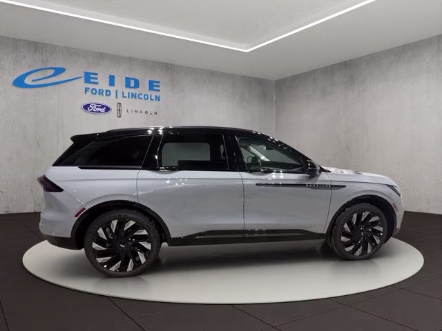 2026 Gray Matter Metallic Clearcoat Lincoln Nautilus Reserve AWD SUV