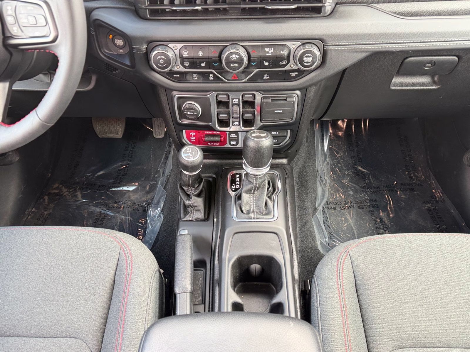 2024 Granite Crystal Metallic Clearcoat Jeep Wrangler Rubicon 4X4 SUV
