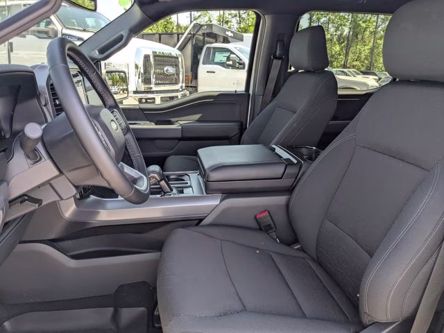 2025 Oxford White Ford F-150 XLT 4X4 Truck