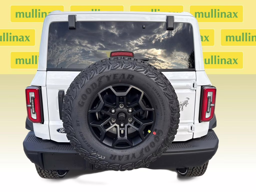 2026 Oxford White Ford Bronco Badlands 4X4 SUV