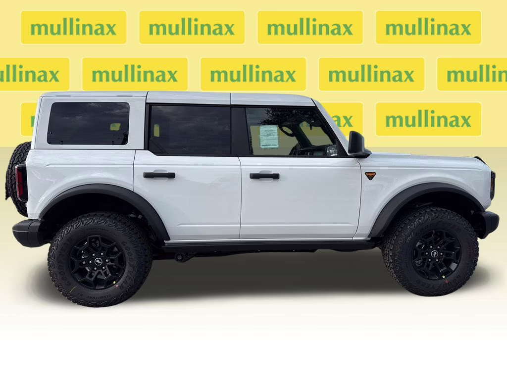 2026 Oxford White Ford Bronco Badlands 4X4 SUV