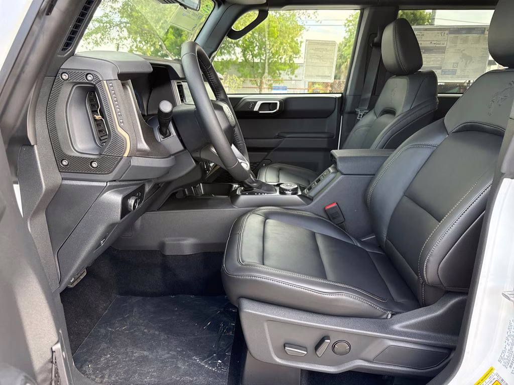 2026 Oxford White Ford Bronco Badlands 4X4 SUV
