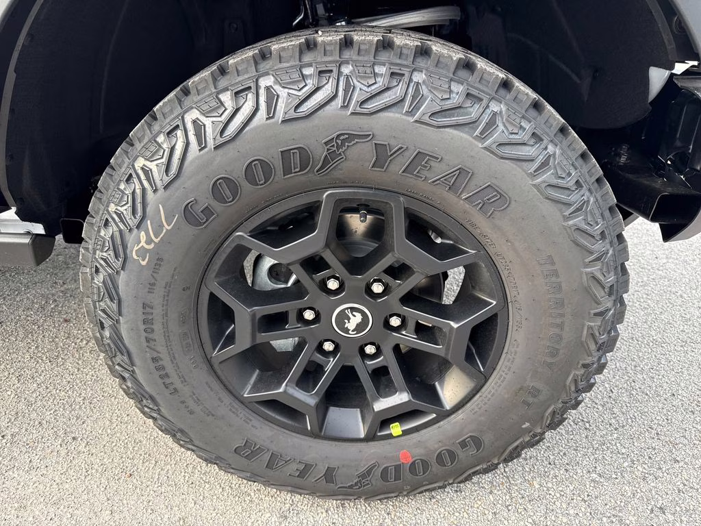 2026 Oxford White Ford Bronco Badlands 4X4 SUV