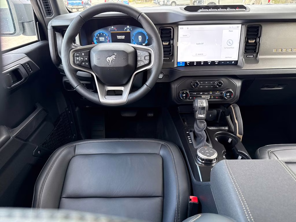 2026 Oxford White Ford Bronco Badlands 4X4 SUV