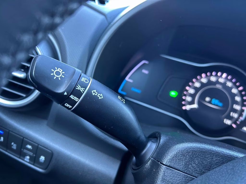 2019 Chalk White/Black Roof Hyundai Kona Electric Ultimate FWD SUV