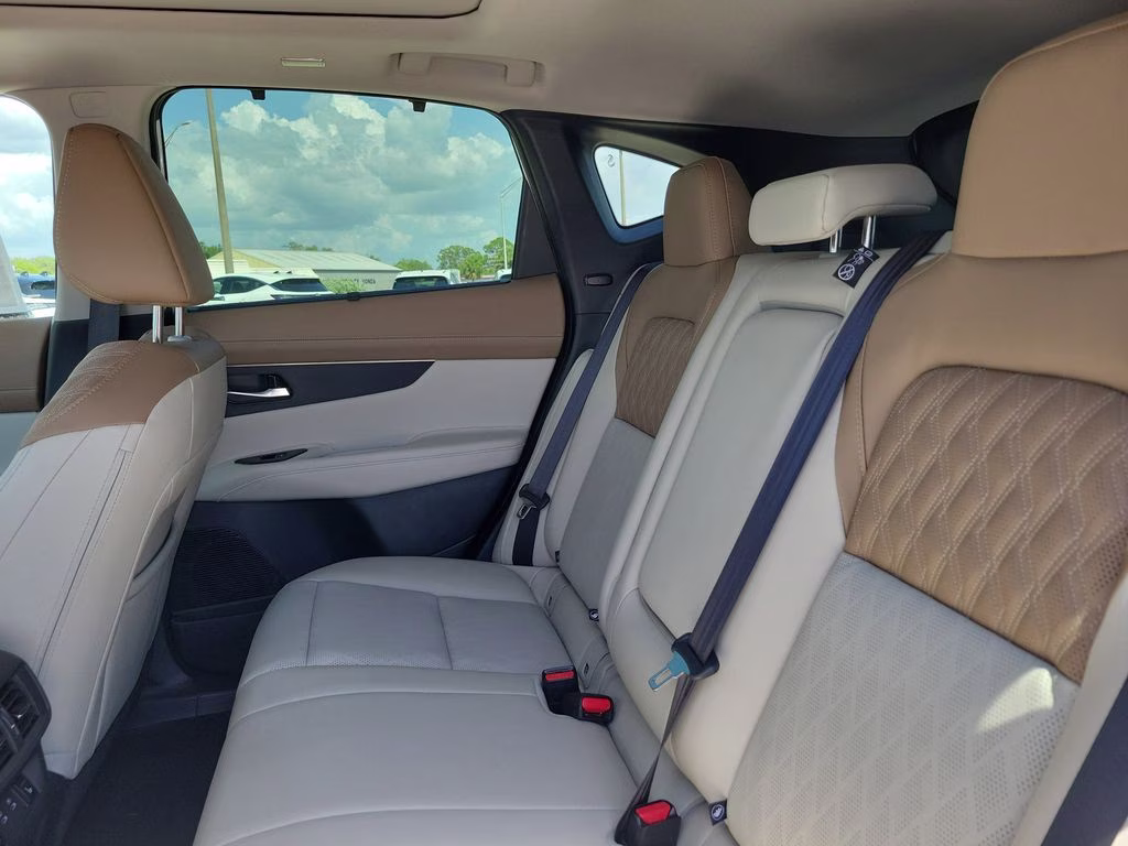 2026 Everest White Pearl Tricoat Nissan Murano Platinum AWD SUV